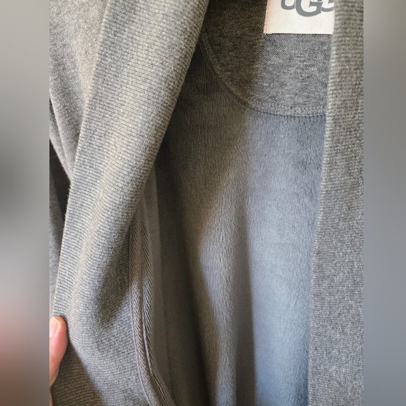 UGG's Iconic Robe - Picture 7 of 9